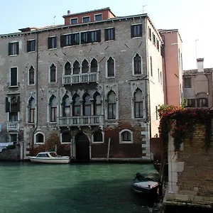 At A Palazzo Frühstückspension